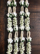 Load image into Gallery viewer, Garlands