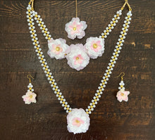 Load image into Gallery viewer, Floral Jewellery