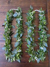 Load image into Gallery viewer, Garlands